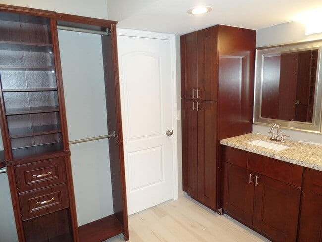 Building Photo - 2851 N Oakland Forest Dr