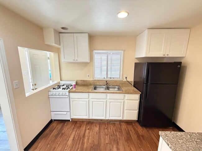 Building Photo - READY TO MOVE IN- MUST SEE - TWO CAR OFF STREET PARKING SPOTS AND UTILITIES PAID