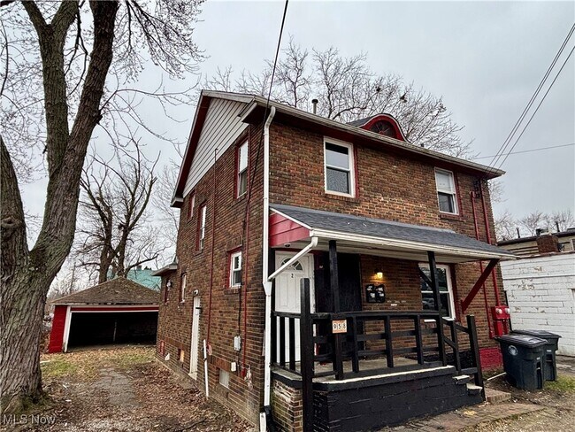 Building Photo - 958 E Wilbeth Rd