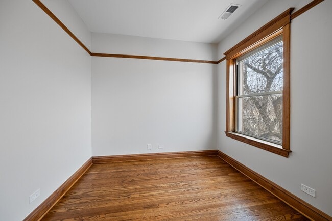 Building Photo - Renovated Logan Square 3 Bedroom - Available March 15th!