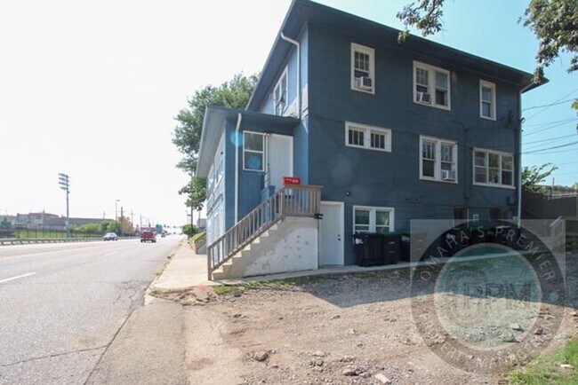 Building Photo - 2114 L St