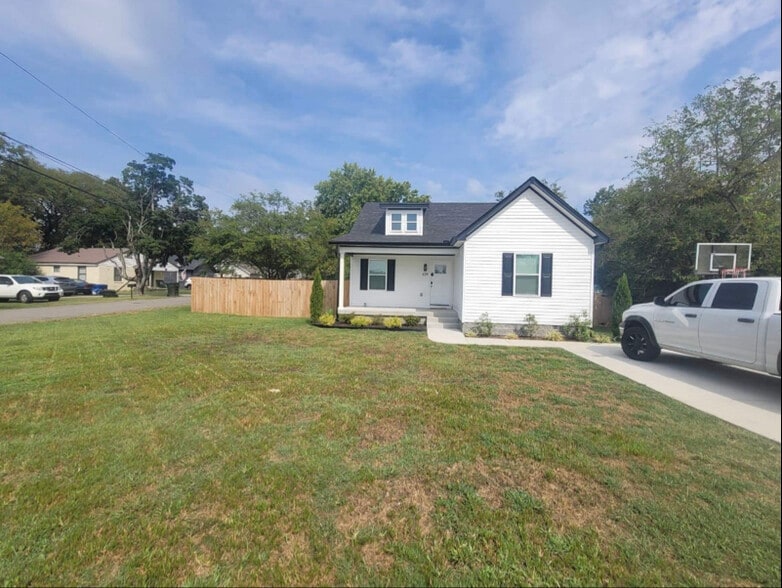 Building Photo - 629 Spencer Ave