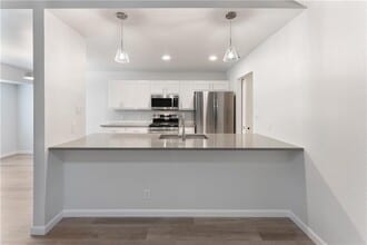 Building Photo - 707 Central Dr