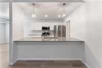 Building Photo - 707 Central Dr