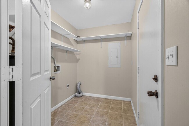 Building Photo - 6239 Lucille Dr