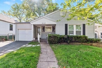 Building Photo - 2 bedroom Single Family Home with Fenced i...