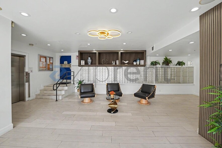 Building Photo - Unit 324
