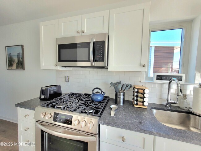 Building Photo - 1134 Springwood Ave