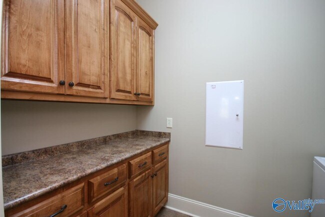 Building Photo - 27 Carriage Hill