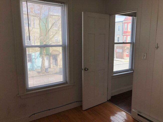 Building Photo - 289 Che