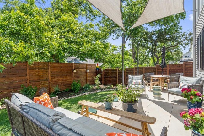 Building Photo - 1217 1/2 W 39th St