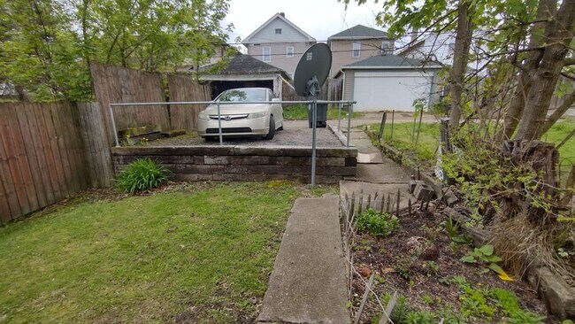 Building Photo - 307 Summit Ave