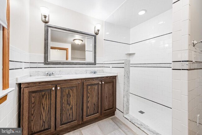 Building Photo - 901 Academy Ln