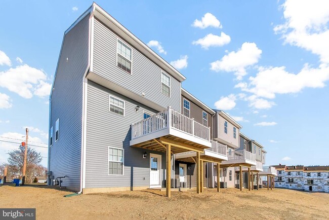 Building Photo - 14-26 Overshot Ln