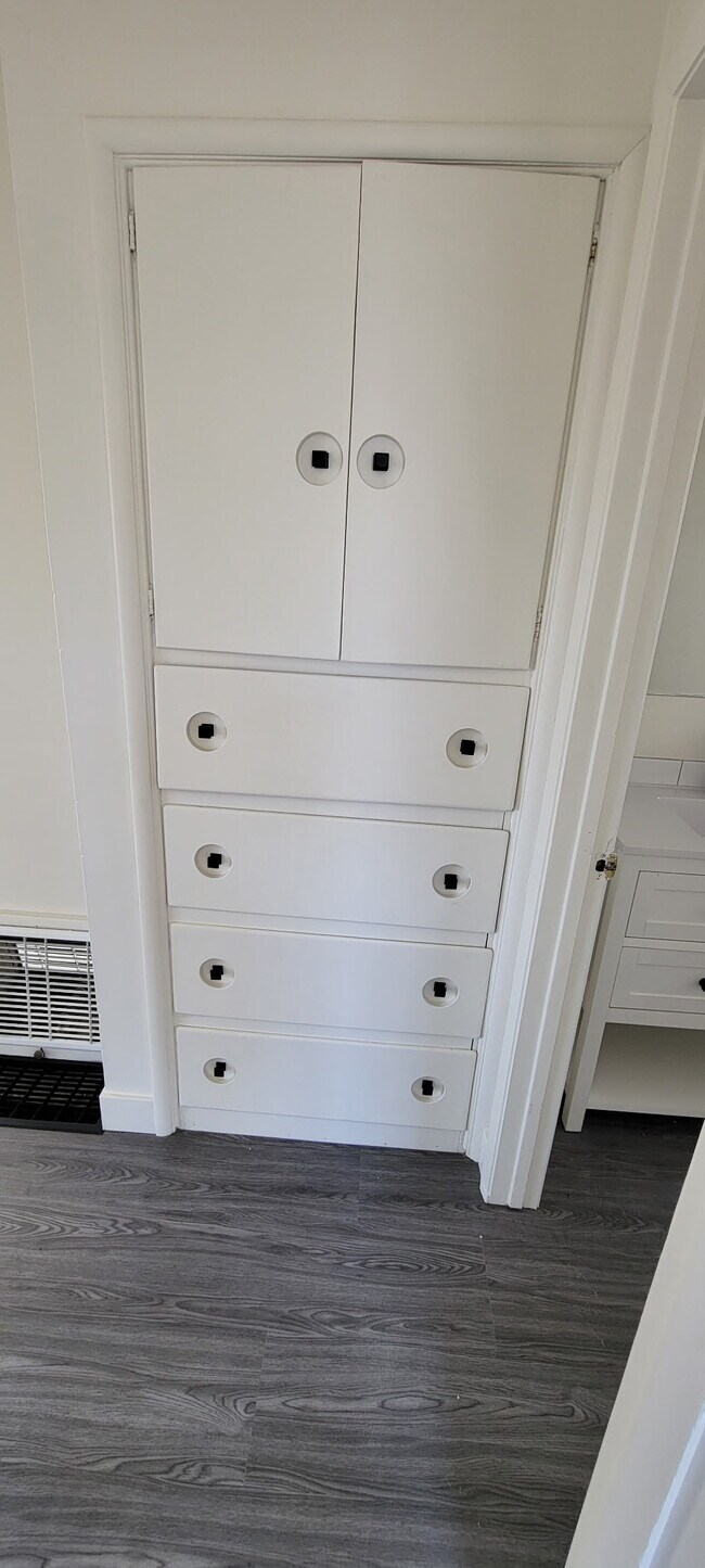 Building Photo - 610 Clay St