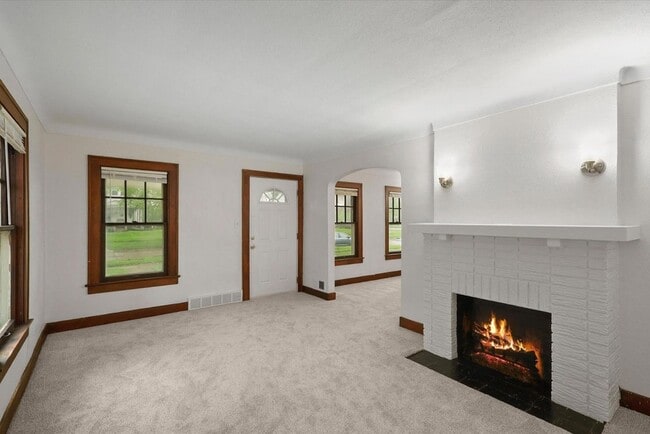 Building Photo - 446 W Capistrano Ave
