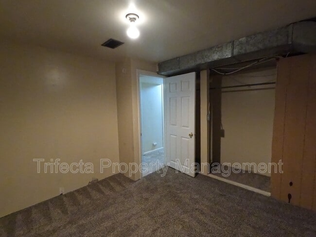 Building Photo - 622 Miller Dr