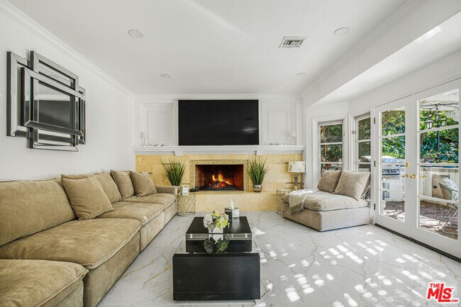 Building Photo - 6111 County Oak Rd