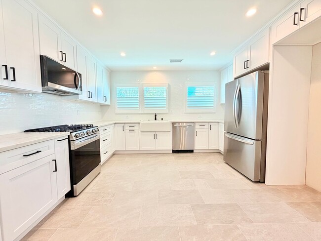 Building Photo - Verdura Street