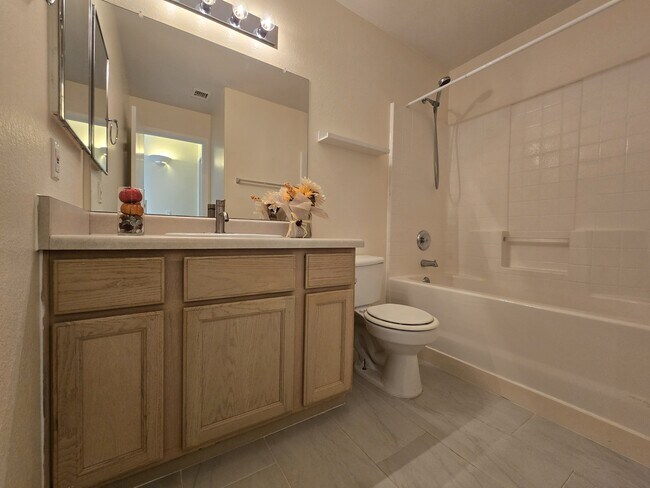 Building Photo - 7980 N Siskiyou Dr