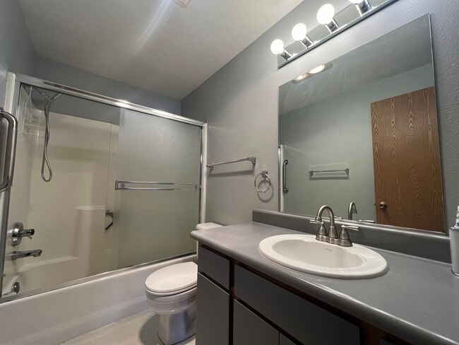 Building Photo - Charming Two-bedroom Townhouse | Available...