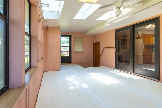 Building Photo - 7221 Lexington Ave