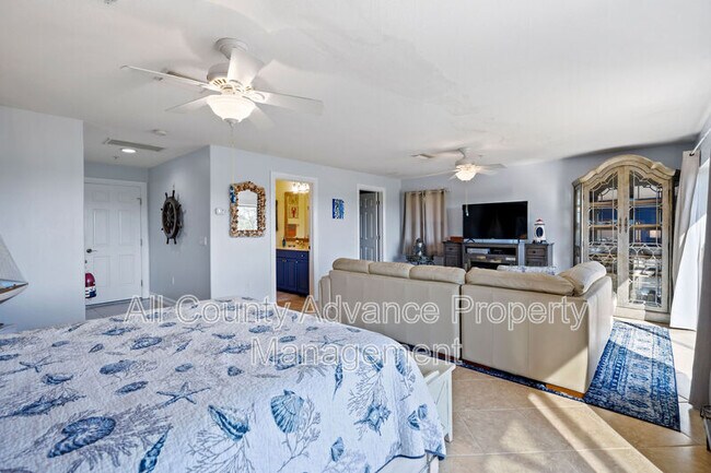 Building Photo - 1217 3rd St Dr E
