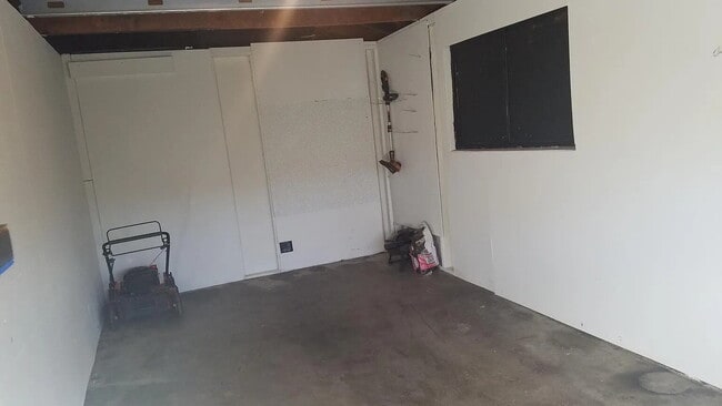 Building Photo - Charming 1-Bed 1-Bath Wheatridge Duplex with Private Fenced Yard & Garage - Available Now!