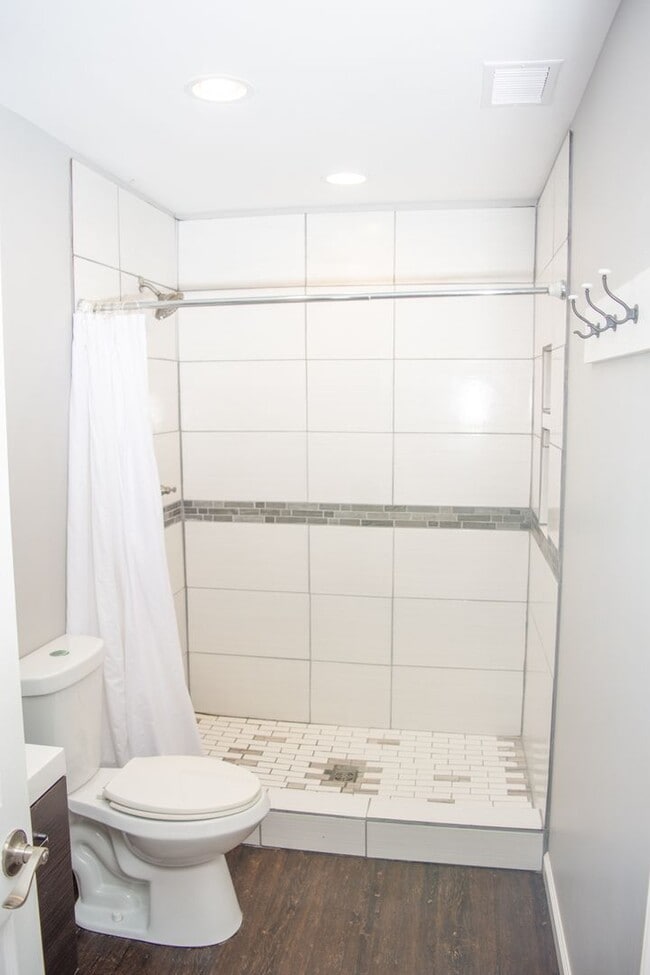 Building Photo - 3 bedroom House in Heart of Auburn