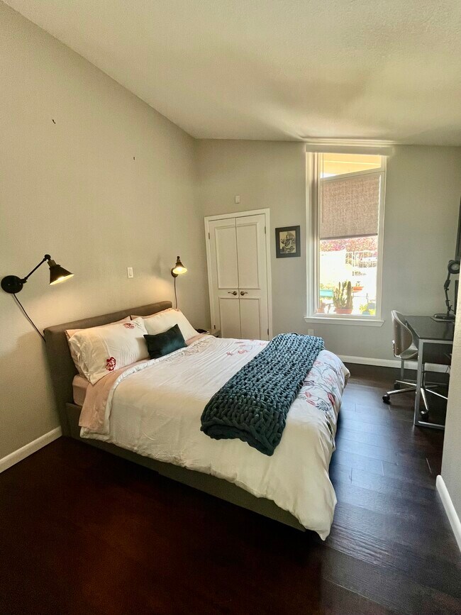 Building Photo - 4804 Greystone Dr
