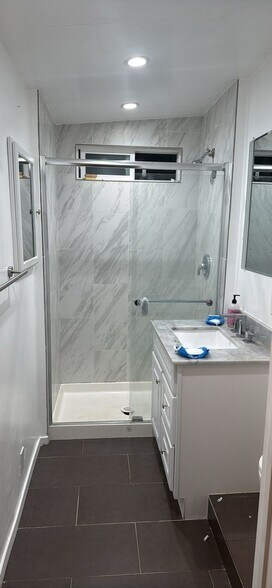 Building Photo - 5309 Comercio Way