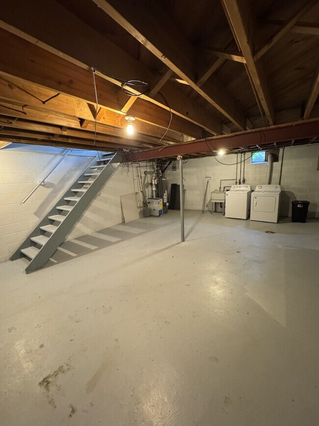 Building Photo - 3736 Woodford Ave NW