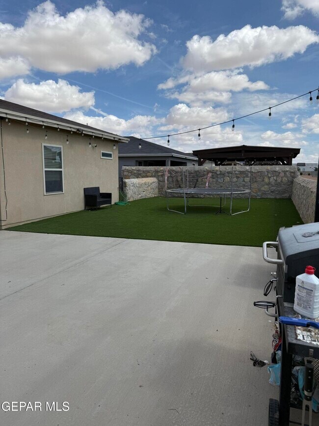 Building Photo - 12976 Runway Ave