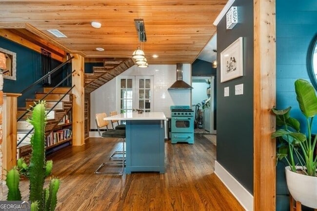 Building Photo - 154 Savannah St SE