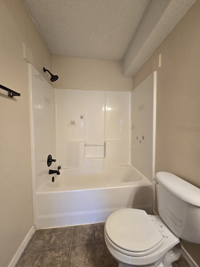 Building Photo - 4462 S Elizabeth Ave