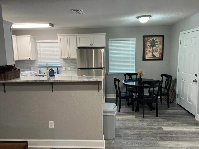 Building Photo - 1906 Karen Ln