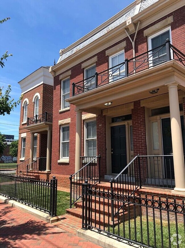 Building Photo - Spacious 3-Bed 3-Bath on Cary St.