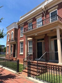 Building Photo - Spacious 3-Bed 3-Bath on Cary St.