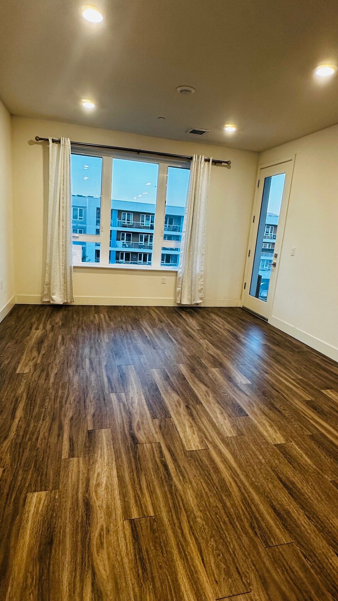 Building Photo - 5933 Sunstone Dr