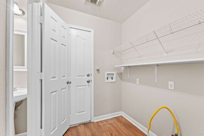 Building Photo - 220 Trestle Tree