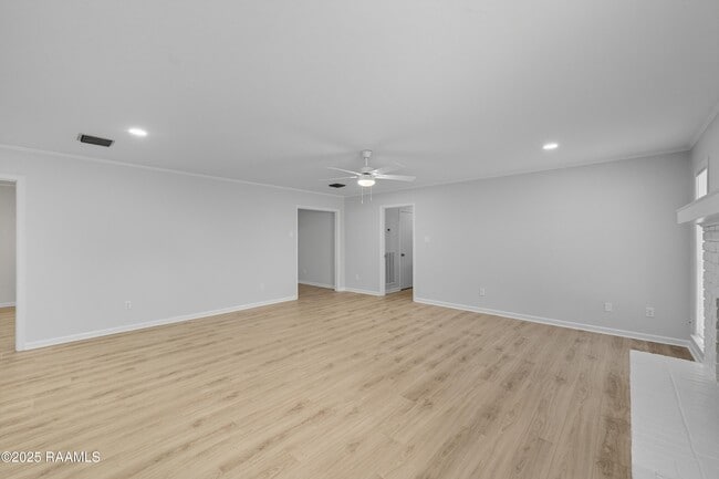 Building Photo - 119 Canada Dr