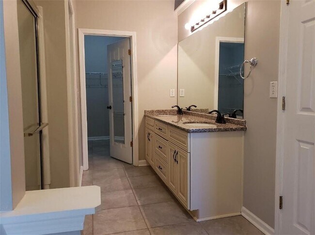 Building Photo - 2667 Leon Murphy Dr