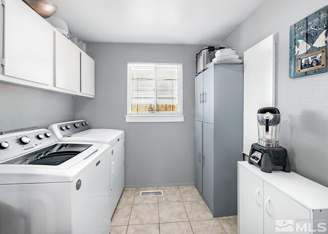 Building Photo - Immaculate Sparks Beauty