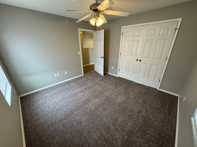 Building Photo - updated  1 Bedroom 1 bath Apartment