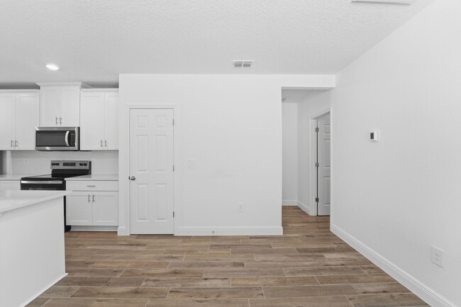 Building Photo - 205 Links Ter Blvd