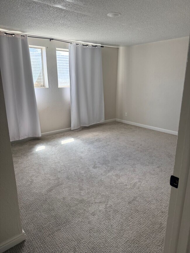 Building Photo - Cove Drive Comfort