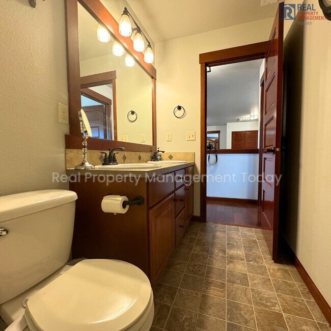 Building Photo - 4 Bedroom House in Puyallup! (Virtual Tour...