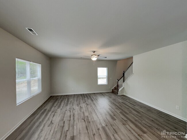 Building Photo - 3765 Streamside Dr