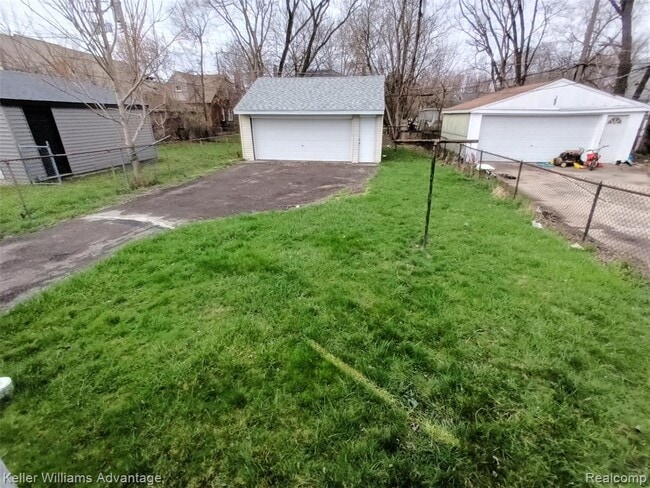 Building Photo - 15345 Sumner