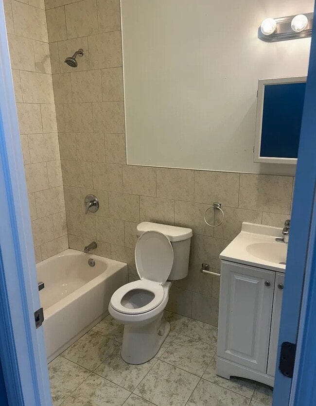 Building Photo - 231 Dayton Ave